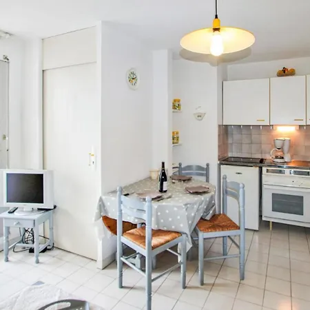 Cozy In Motte With Kitchen *